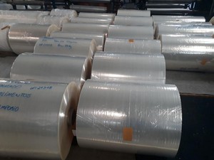 Bobina de filme plástico